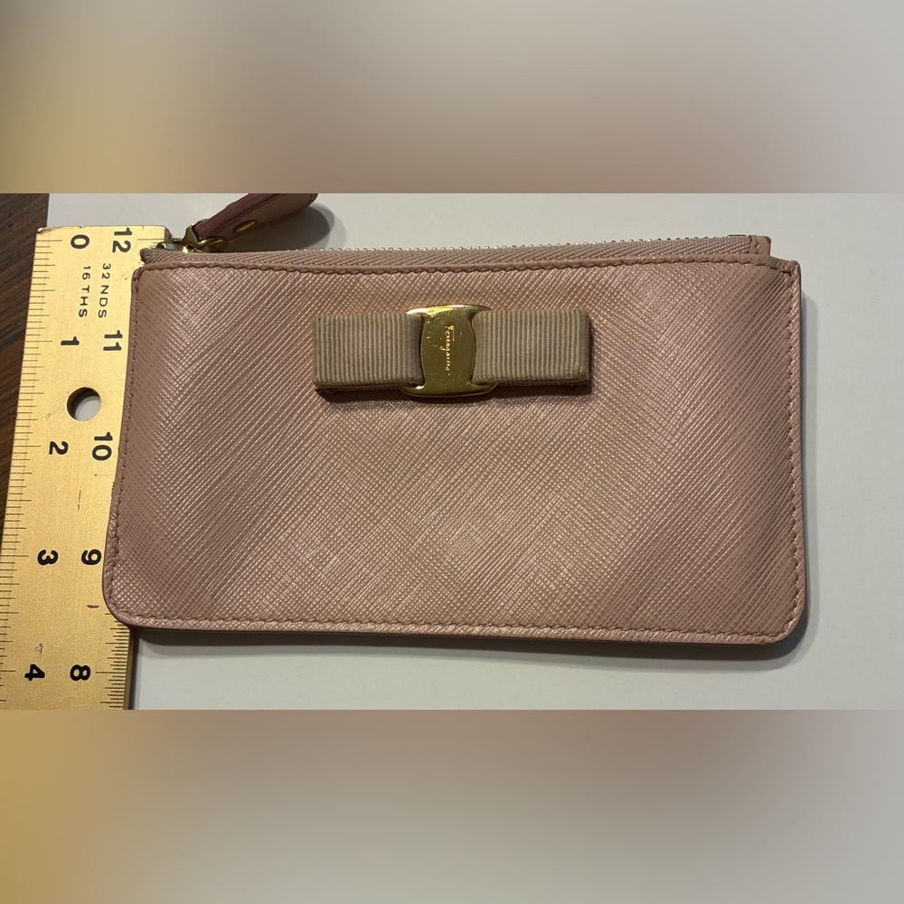 Salvatore Ferragamo EUC Vera Pink Zip Leather Clutch with Gold Accent KY-22 C432 - Picture 7 of 13